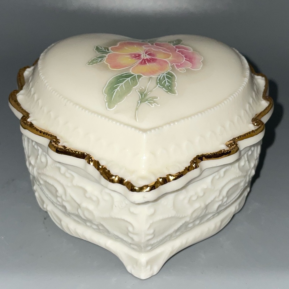 Fine Porcelain Music Trinket Box